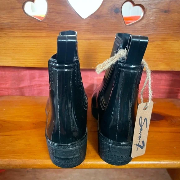 Seven Rain Boots size 10 NWT color Black runs small - Picture 3 of 4